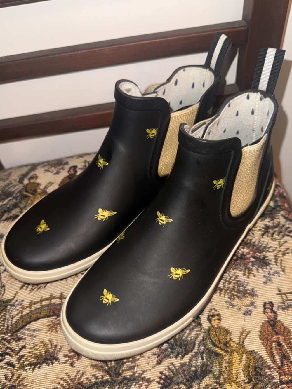 Joules Rainwell Bee Print Chelsea Rain Boots Black Gold Women’s US 7 EU 38 - Picture 10 of 16